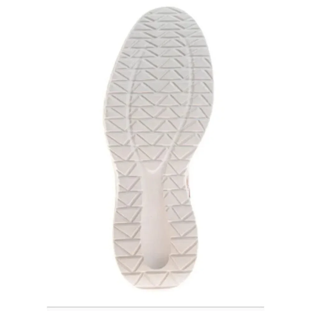 Perry Ellis step out